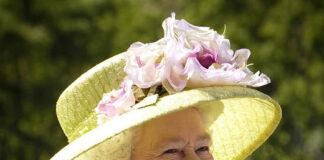 Aesthetics and politics: Queen Elizabeth II in green dress and hat